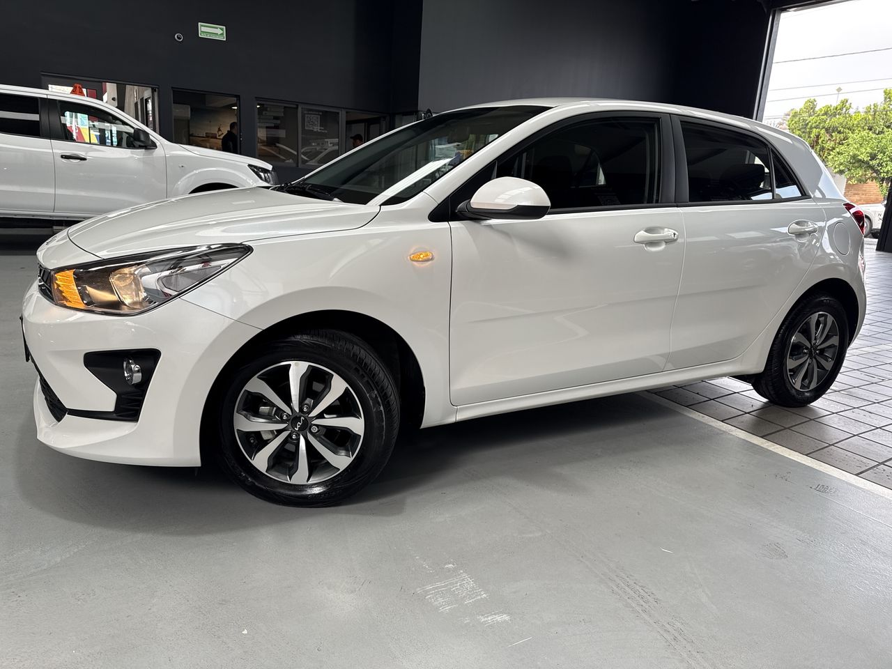 2023 Kia RIO LX TM