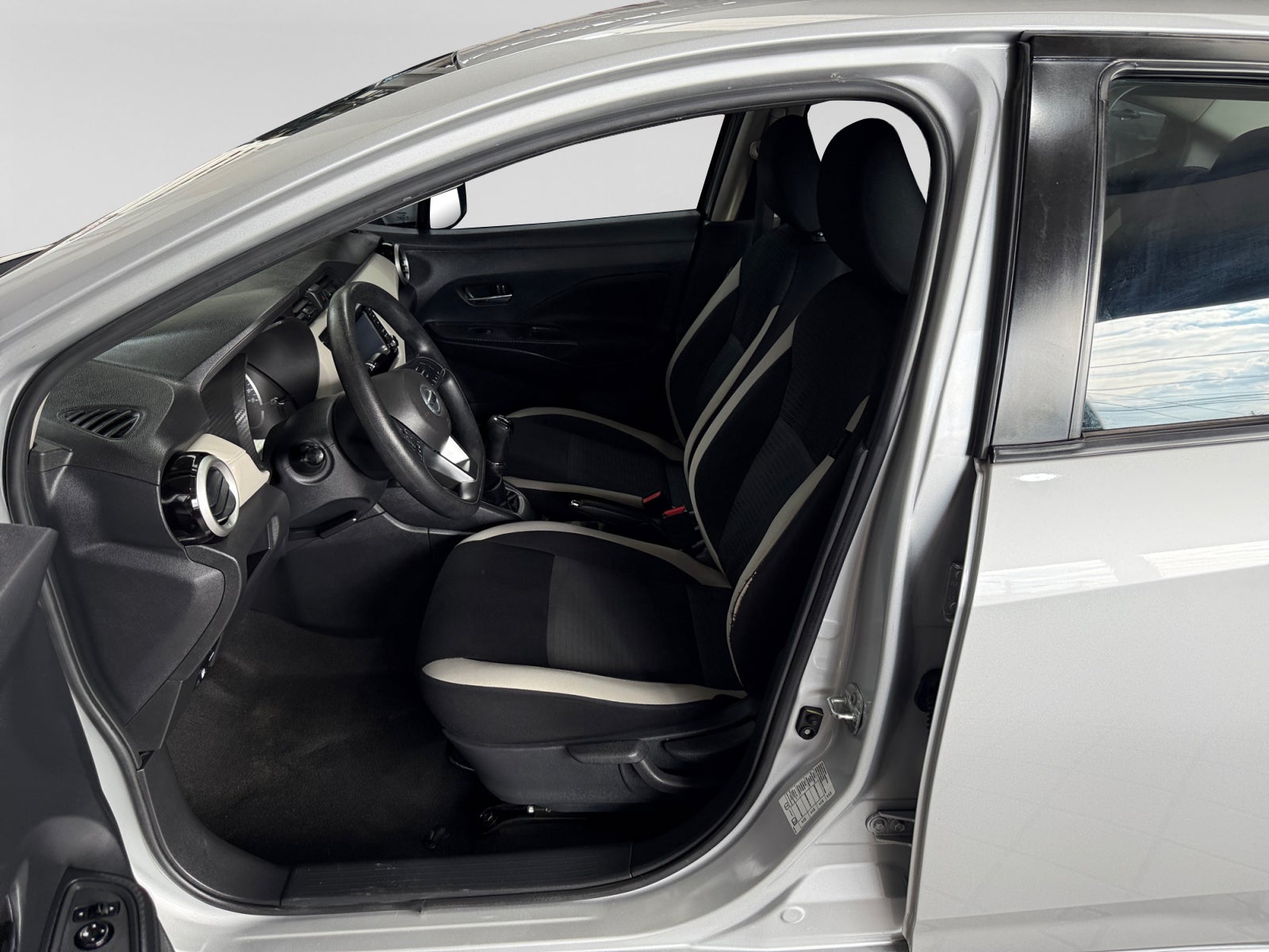 2022 Nissan VERSA ADVANCE MT 22