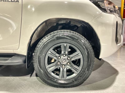 2021 Toyota HILUX D-CAB SR