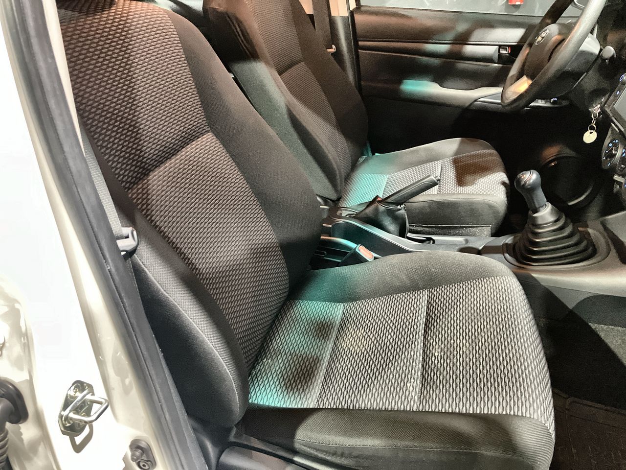 2021 Toyota HILUX D-CAB SR