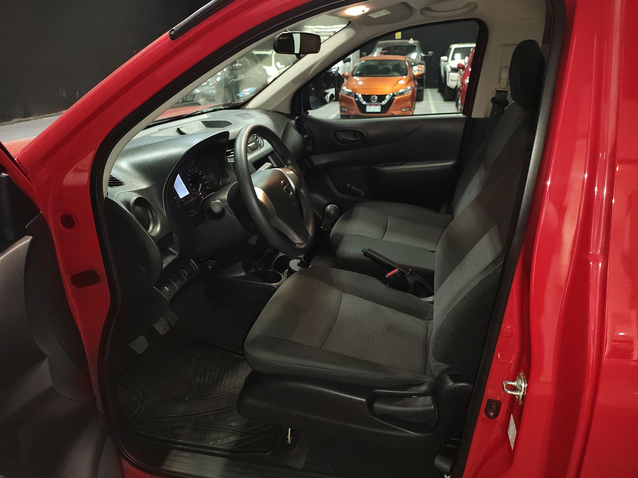 2020 Nissan NP300 PICK UP TM DH AC PAQ. SEG. 6 VEL