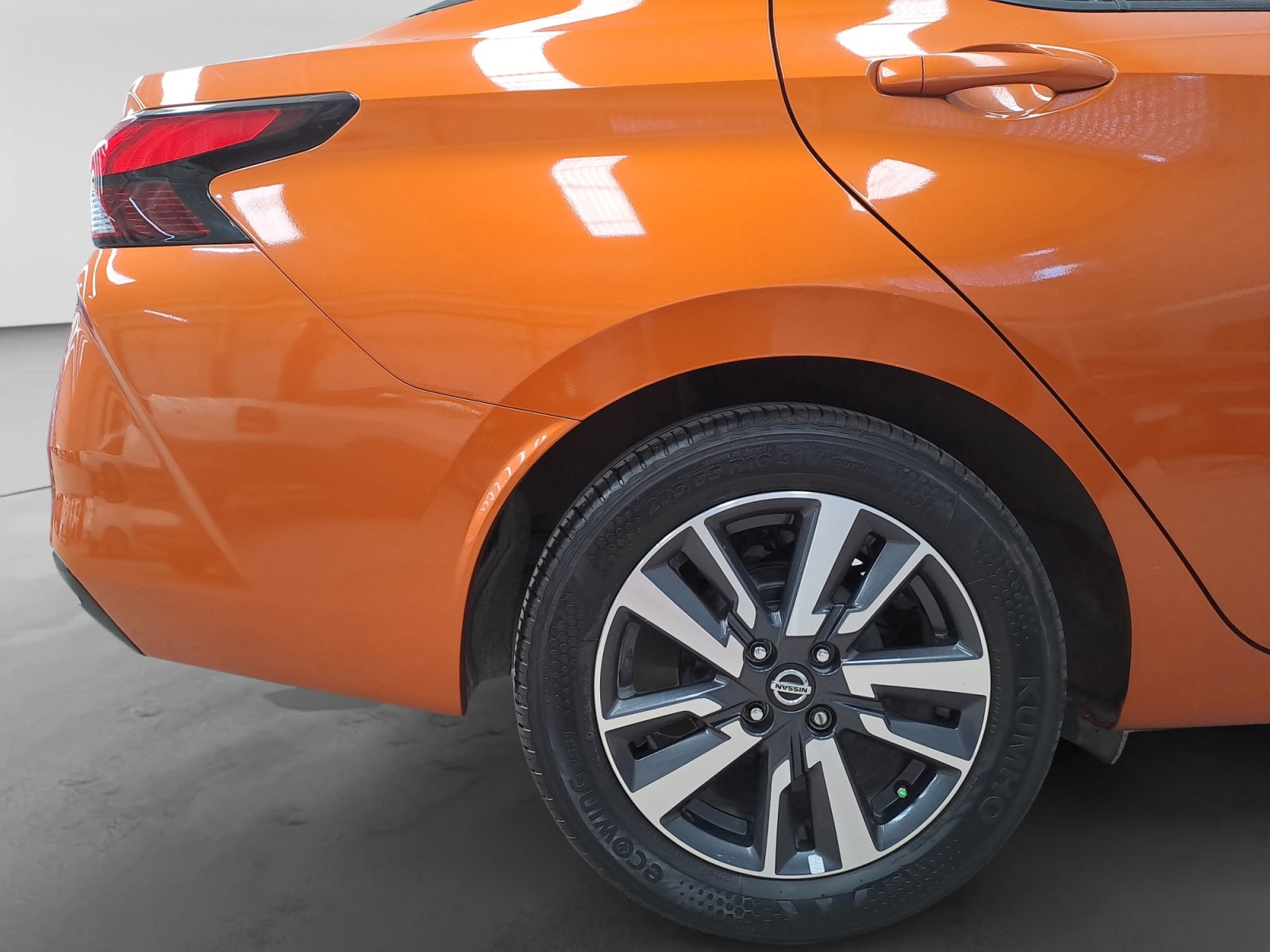 2022 Nissan VERSA ADVANCE MT 22