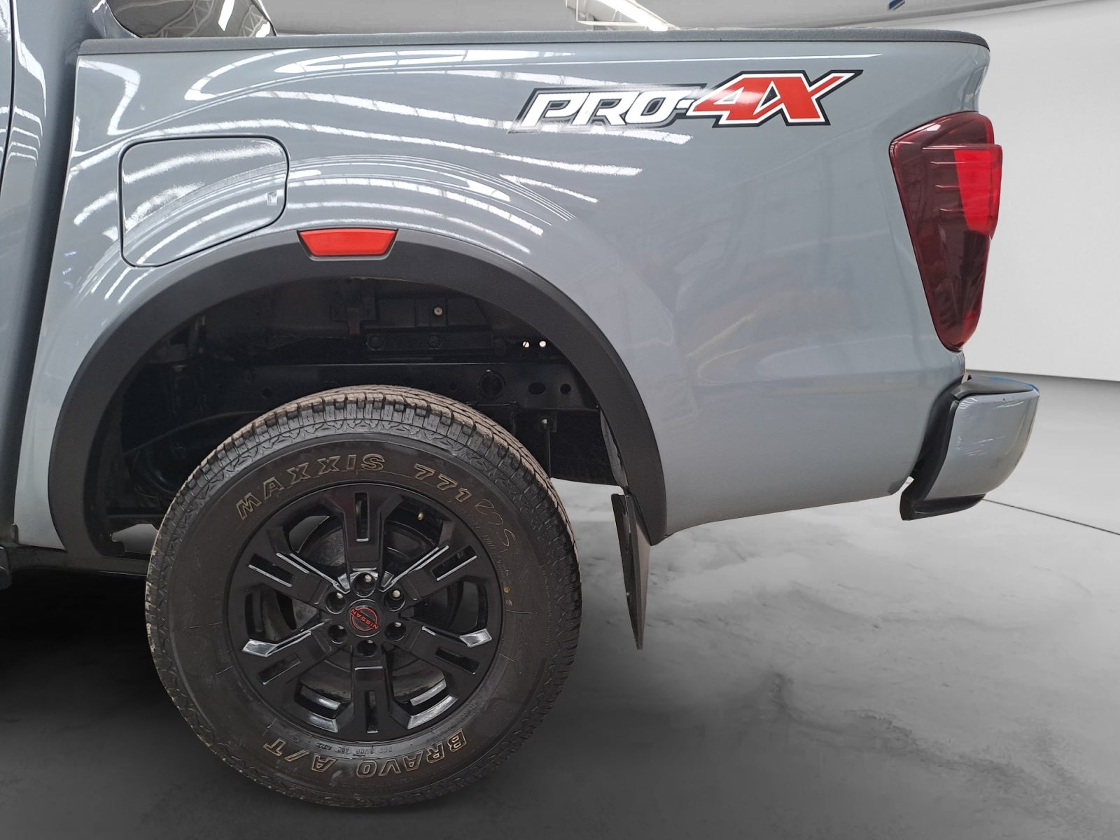 2023 Nissan FRONTIER PRO-4X 4X4 TA 23