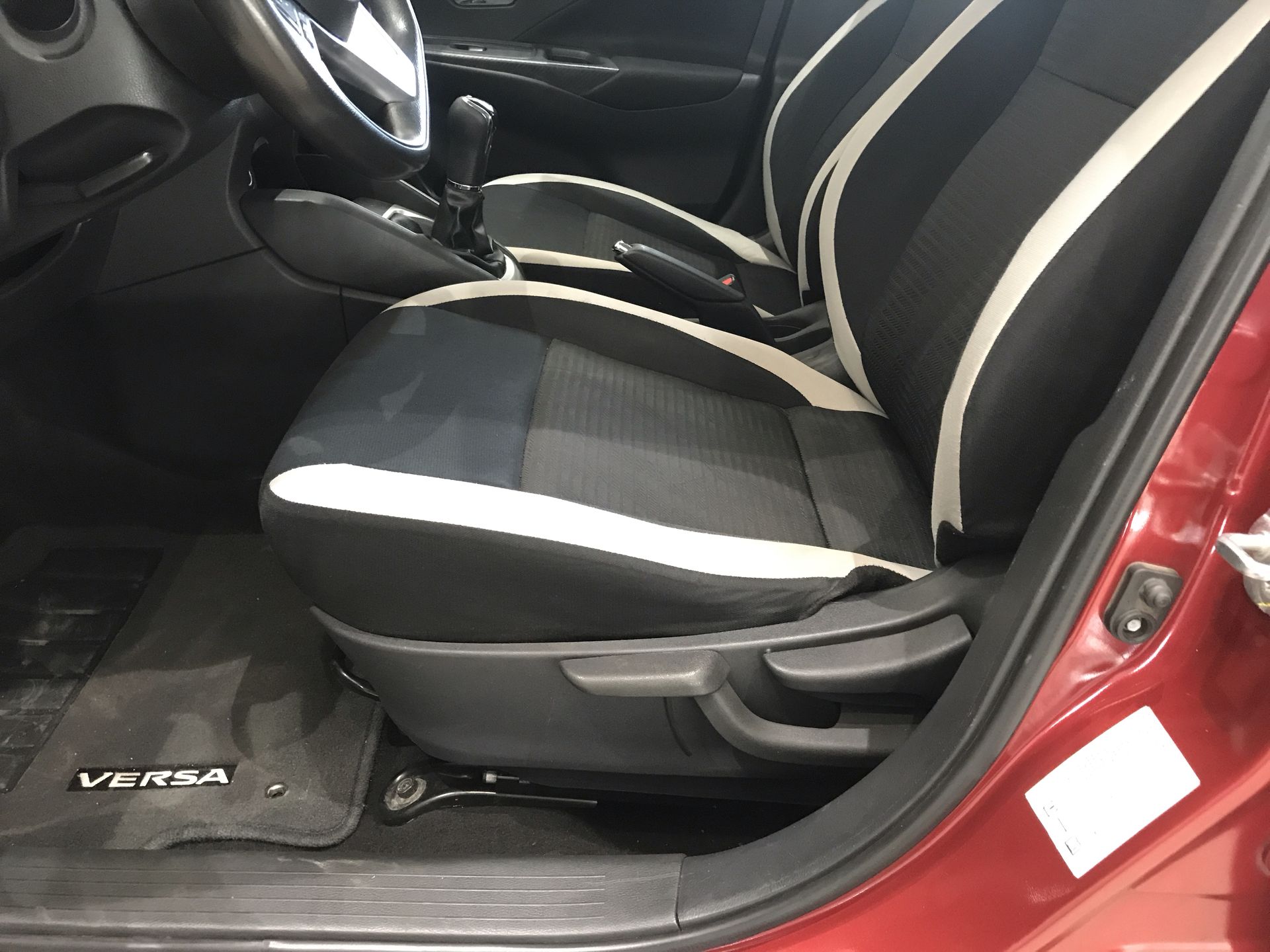 2022 Nissan VERSA ADVANCE MT 22