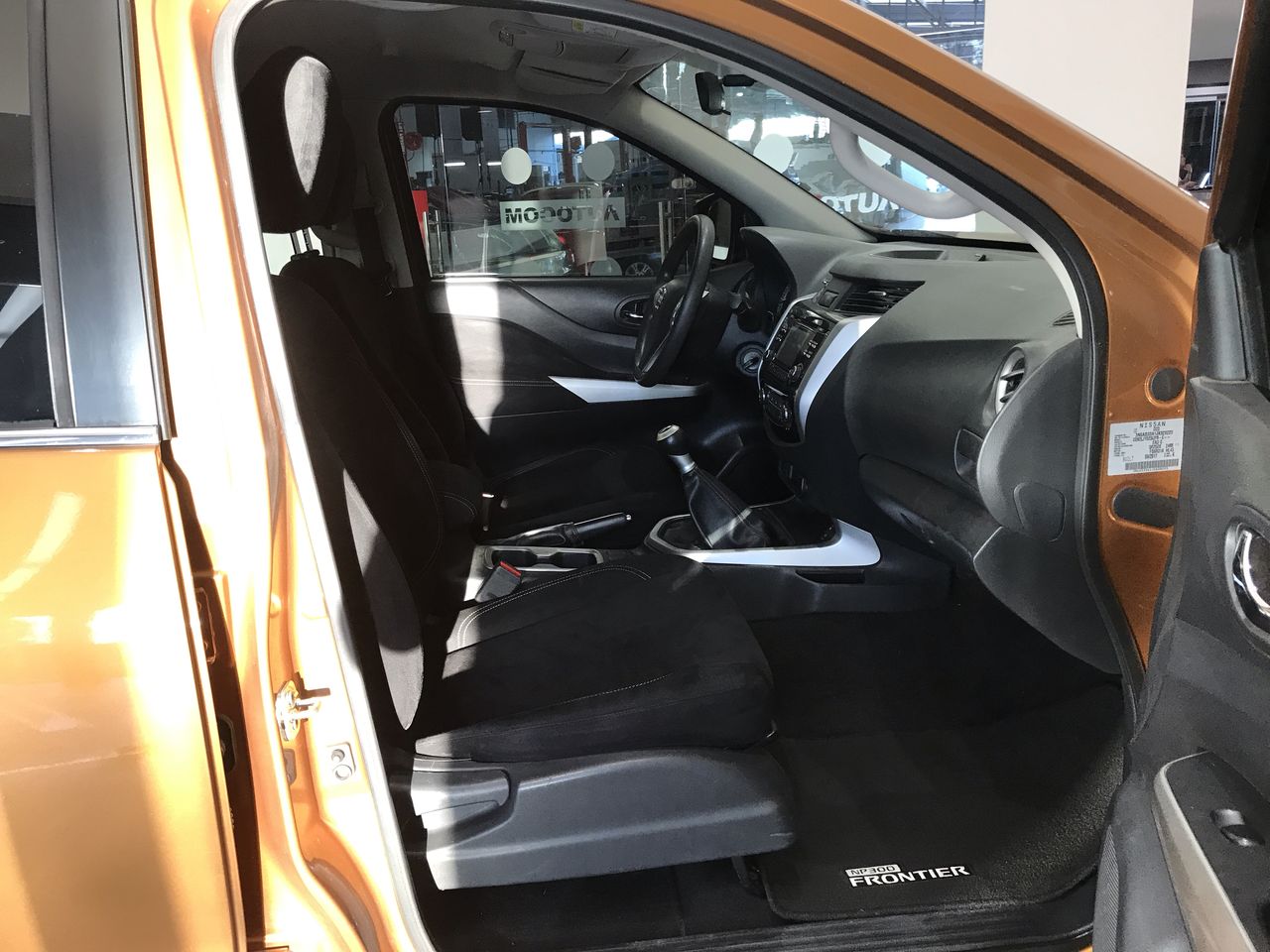 2018 Nissan NP300 FRONTIER LE TM AC