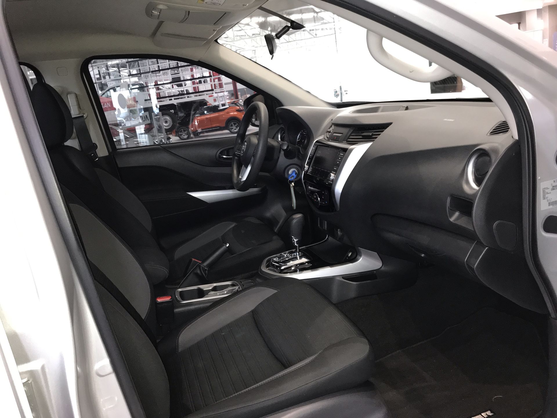 2021 Nissan FRONTIER LE TA 21