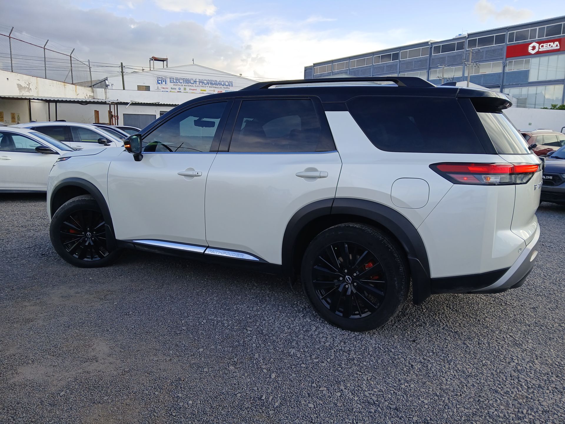 2024 Nissan PATHFINDER PLATINUM 4WD 24