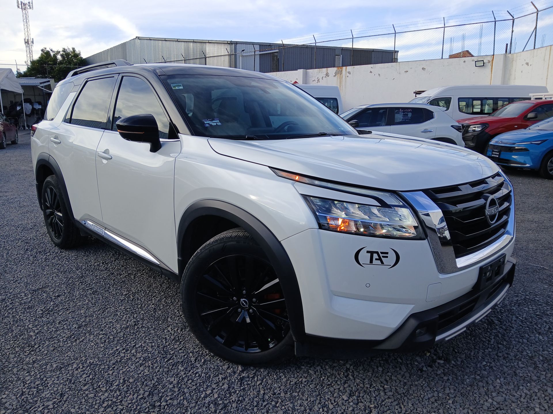 2024 Nissan PATHFINDER PLATINUM 4WD 24