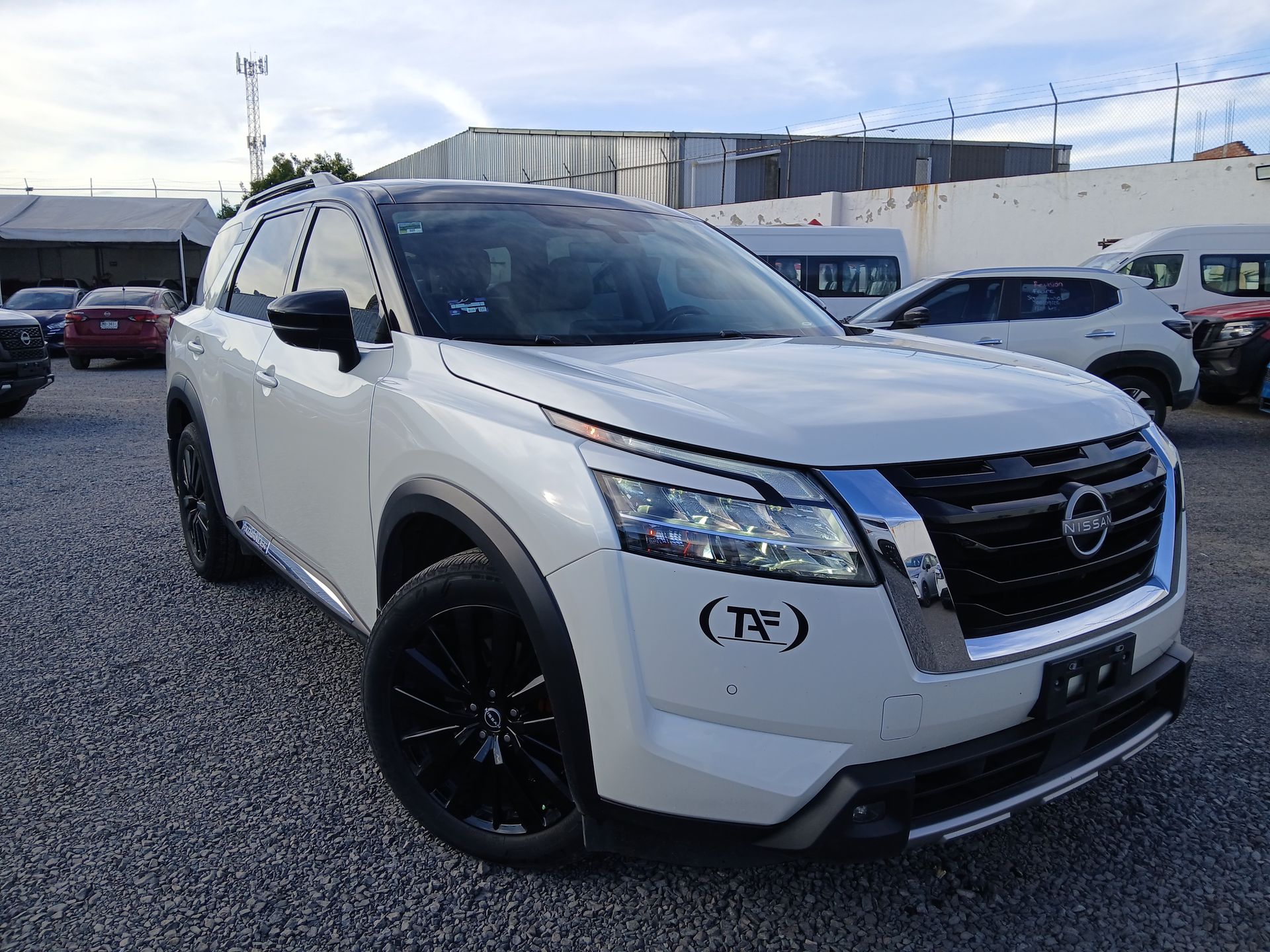 2024 Nissan PATHFINDER PLATINUM 4WD 24