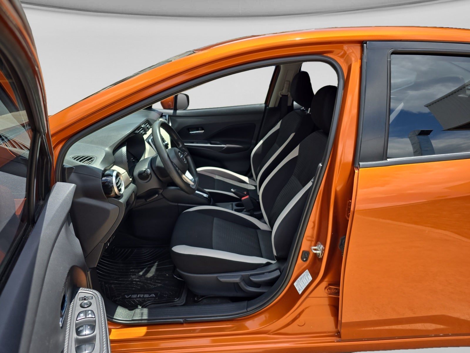 2022 Nissan VERSA ADVANCE CVT 22