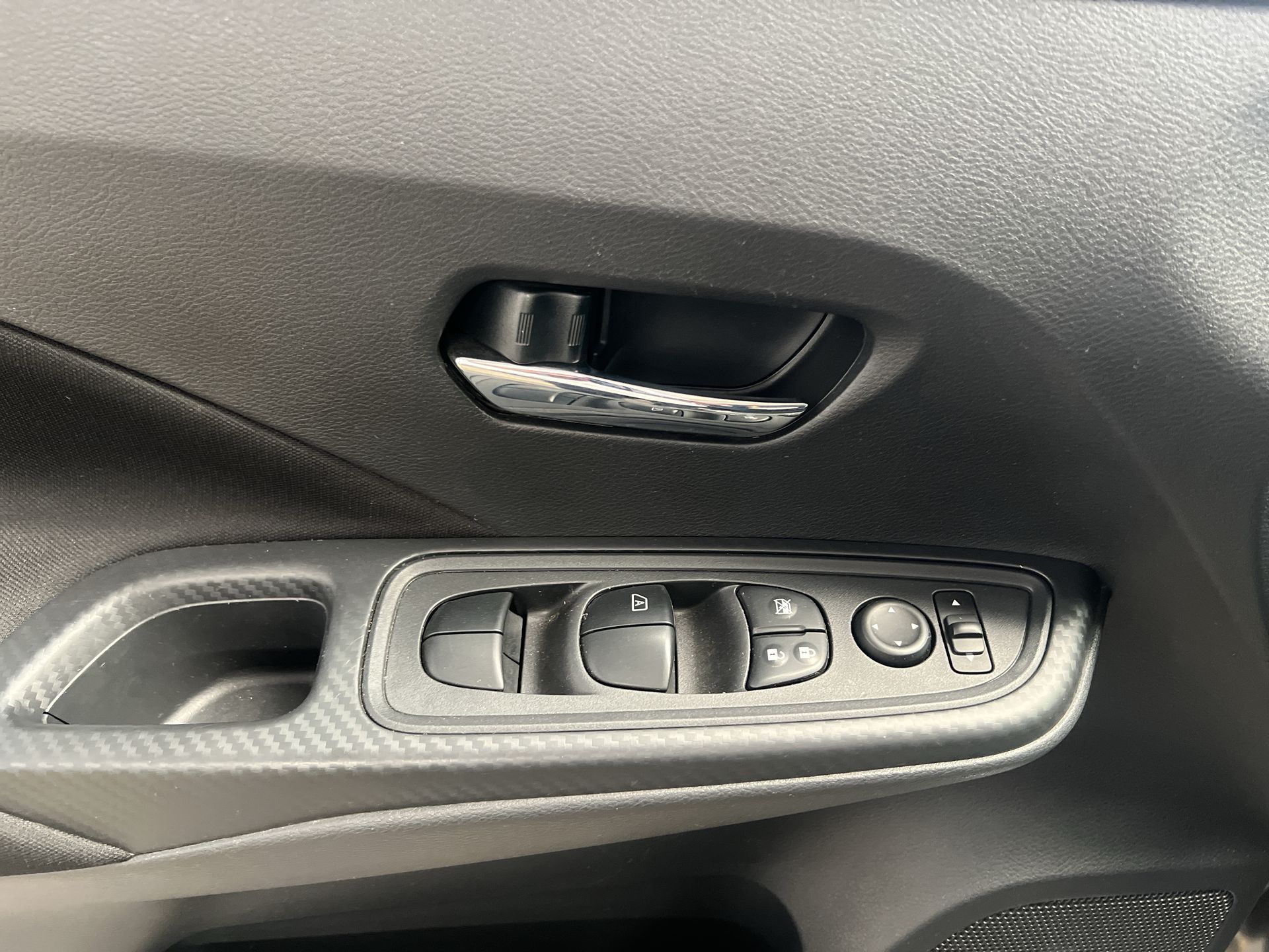 2025 Nissan VERSA ADVANCE MT 25