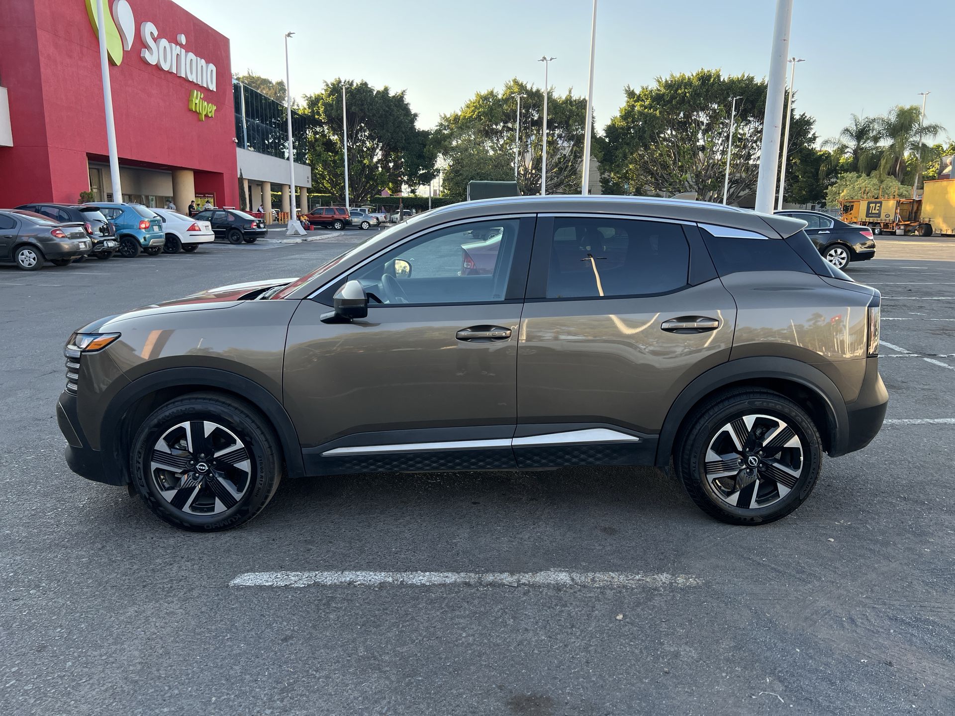 2025 Nissan KICKS ADVANCE CVT