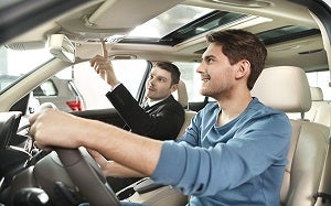 Schedule a test drive at Nissan Autocom Bajío in Uriangato, Guanajuato, México.